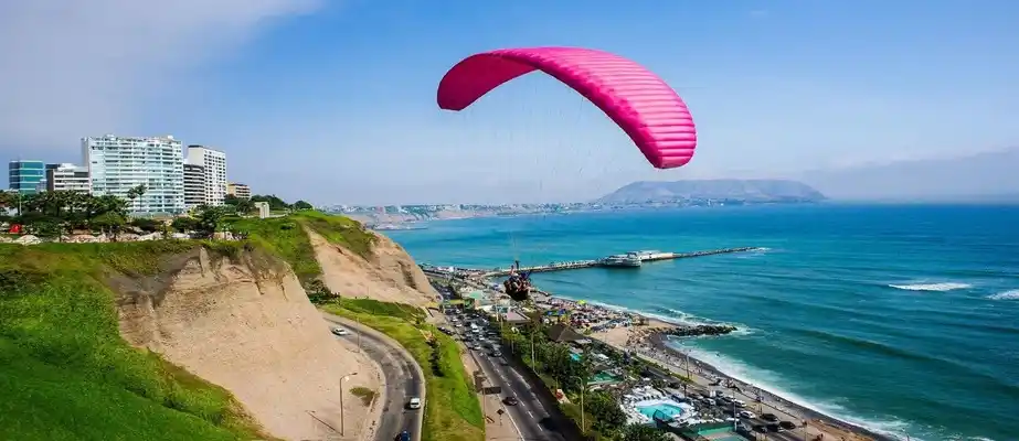 Parapente en La Costa Verde - Lima